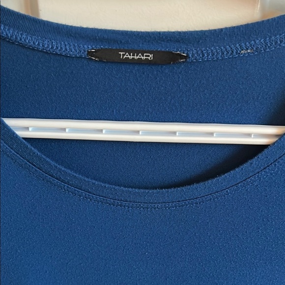 Tahari Blue Scoop Neck Long Sleeve Tee, size M - Picture 2 of 4